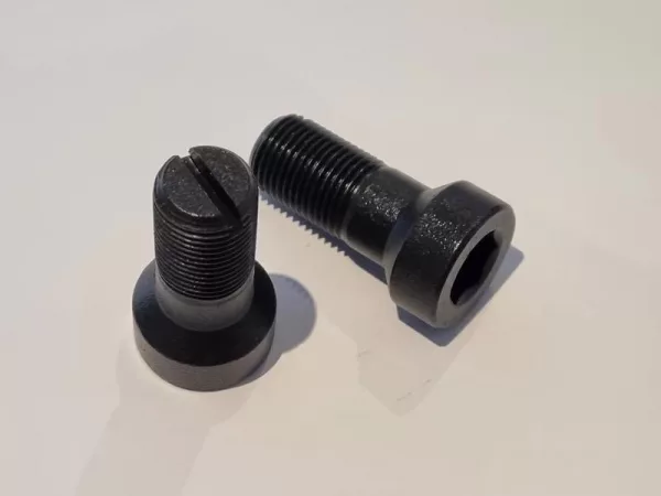 23 - Special screws (5 pcs.) for blade mounting